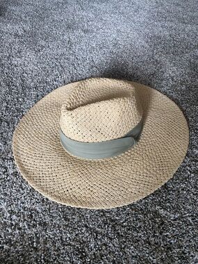 Mahina Hawaii Women's Wide-Brim Straw Sun Hat with Gray Green Band